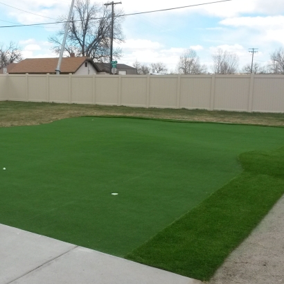 Synthetic Grass Putting Green in New South Memphis, Tennessee