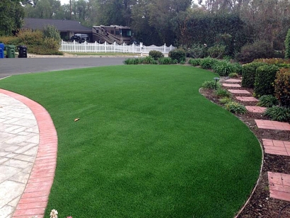 Synthetic lawn installed in the front yard, green grass pavers walkway driveway