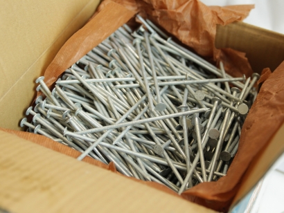 Galvanized spikes nails for synthetic grass installation